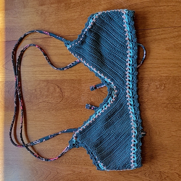 Crochet covered bikini top - Picture 1 of 2